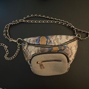 Steve Madden animal edition snakeskin Fanny pack/ waist bag